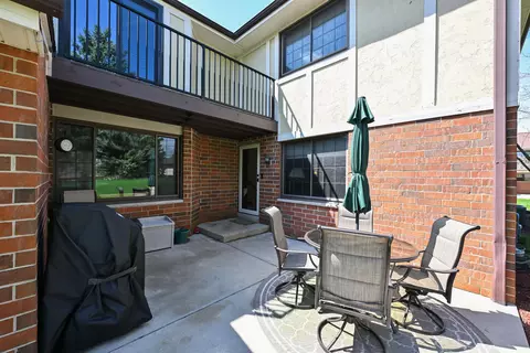 8187 S Forest Hls, Franklin, WI 53132