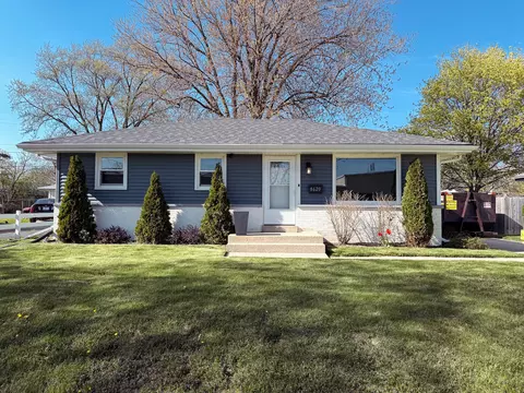 8620 W Lynx, Milwaukee, WI 53225