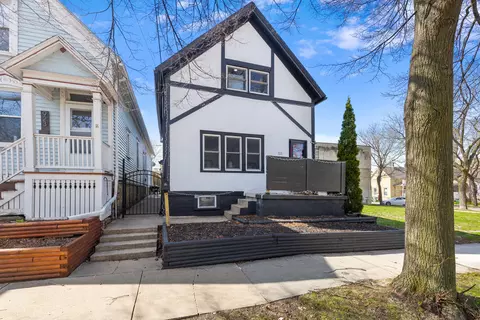 919 E Land, Milwaukee, WI 53202