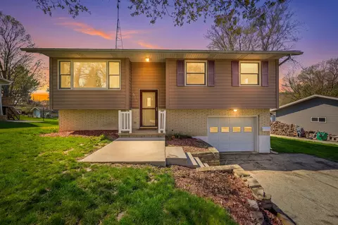 911 Mayer, Mayville, WI 53050