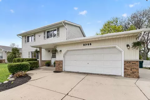 9705 S Veronica, Oak Creek, WI 53154