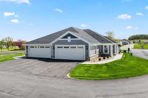 532 Hunter Oaks #0502, Watertown, WI 53094