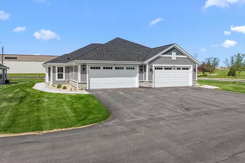 504 Hunter Oaks #1001, Watertown, WI 53094