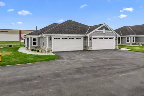 512 Hunter Oaks #901, Watertown, WI 53094