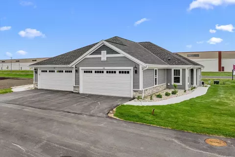 516 Hunter Oaks #0802, Watertown, WI 53094