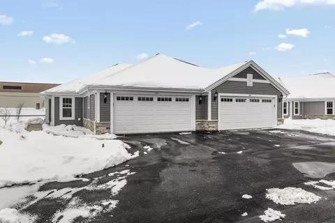 520 Hunter Oaks #0801, Watertown, WI 53094