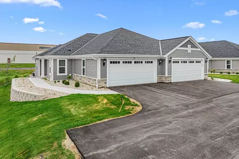 520 Hunter Oaks #0801, Watertown, WI 53094