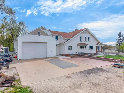 s25w27133 Rocky Hls, Waukesha, WI 53188