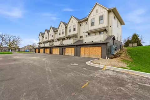 2125 E Howard, Saint Francis, WI 53235