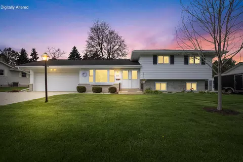 w174n9433 Devon Wood, Menomonee Falls, WI 53051