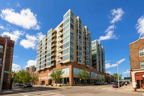 1550 E Royall #403, Milwaukee, WI 53202