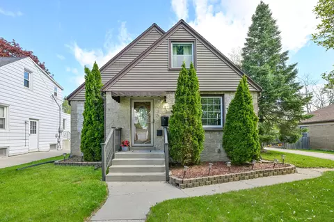 440 E Norwich, Milwaukee, WI 53207