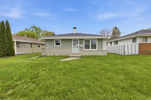 2619 E Bolivar, Saint Francis, WI 53235