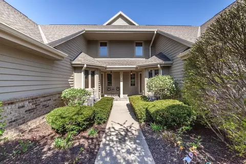 n21w24202 Cumberland #23 I, Pewaukee, WI 53072