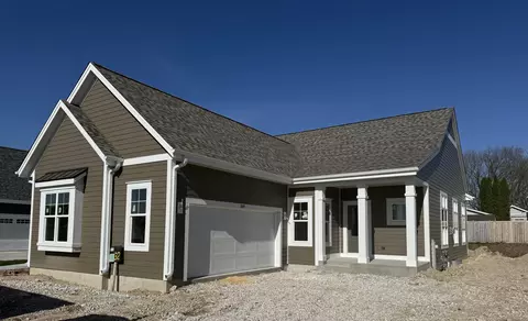 369 Evergreen, Pewaukee, WI 53072