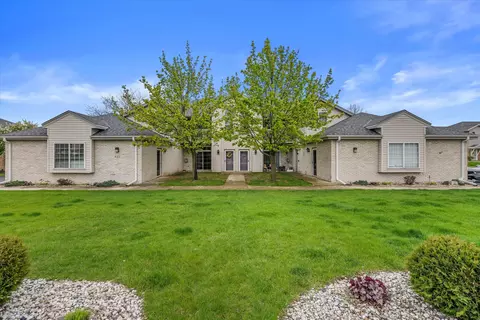 425 W Aspen # 2, Oak Creek, WI 53154