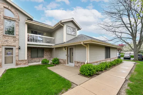 2112 Woodburn #H, Waukesha, WI 53188