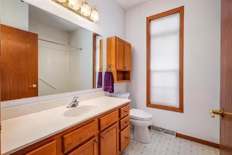 Bath - 7883 S Scepter #8, Franklin, WI 53132 photo 1 of 3