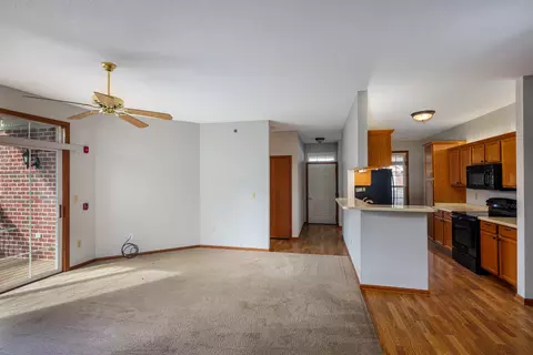 Living - 7883 S Scepter #8, Franklin, WI 53132 photo 1 of 5