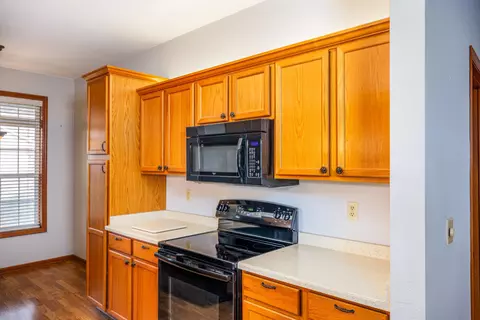 Kitchen - 7883 S Scepter #8, Franklin, WI 53132 photo 2 of 3