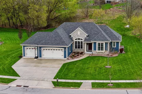 718 Meadow Rdg, Plymouth, WI 53073