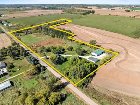 12024 Point Crk, Meeme, WI 53063
