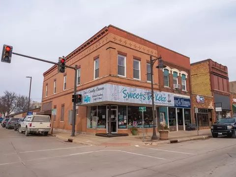 2 E Main, New Hampton, IA 50659