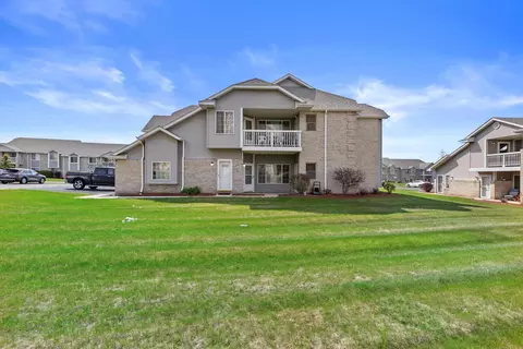 6954 S Rolling Mdws, Oak Creek, WI 53154