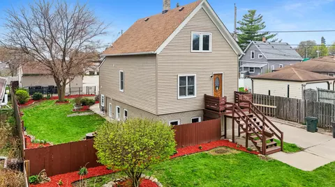 1637 Maple, South Milwaukee, WI 53172