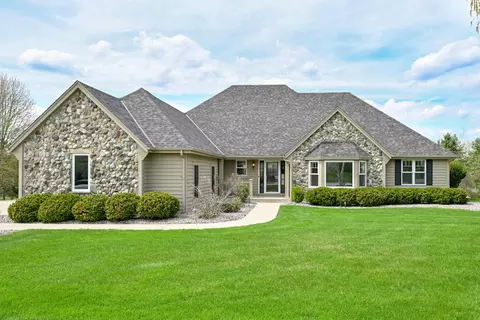 1619 Tallgrass, Waukesha, WI 53188