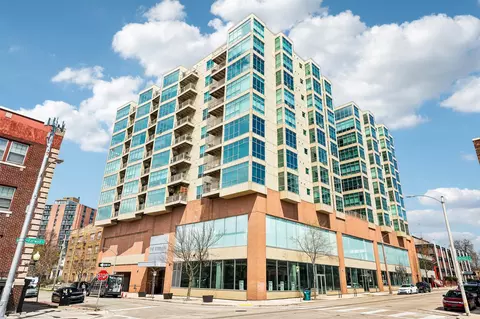 1550 E Royall #607, Milwaukee, WI 53202