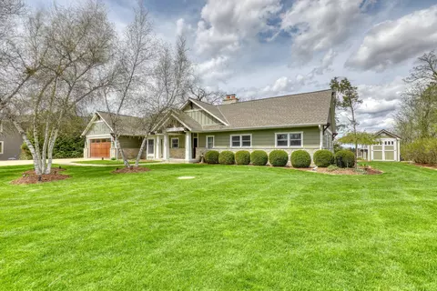 w323n6775 Wildwood Pt, Merton, WI 53029