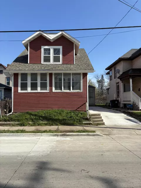 922 Hamilton, Racine, WI 53403