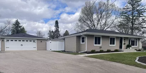814 E Chicago, Whitewater, WI 53190