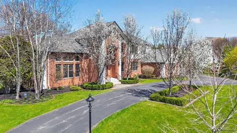 10685 N Wood Crst, Mequon, WI 53092