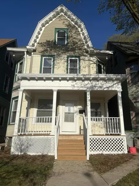 2570 N Oakland, Milwaukee, WI 53211