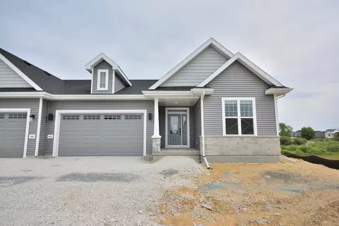 1076 Elderberry, Oconomowoc, WI 53066