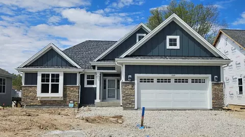 339 Sandy, Pewaukee, WI 53072