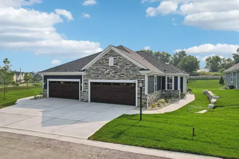 2125 Bluestem #0102, Waukesha, WI 53188