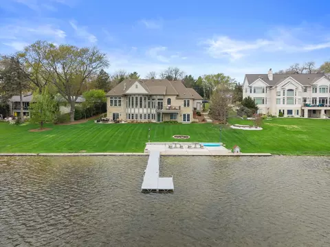 w356n5136 Lakeshore, Oconomowoc, WI 53066