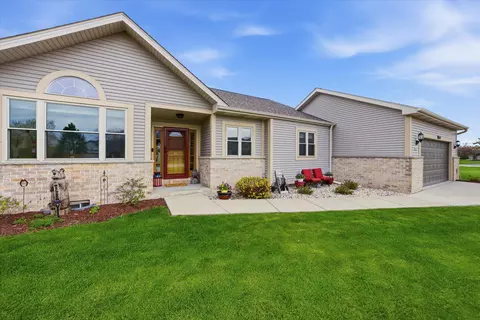 4335 S Rose, New Berlin, WI 53151