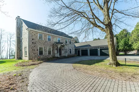 3582 E Norport, Port Washington, WI 53074