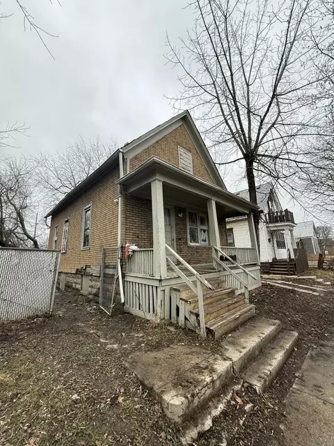 2749 N 9th, Milwaukee, WI 53206
