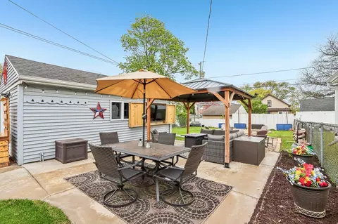 2177 S 97th, West Allis, WI 53227
