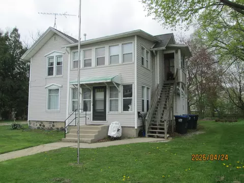 210 E Ct, Elkhorn, WI 53121