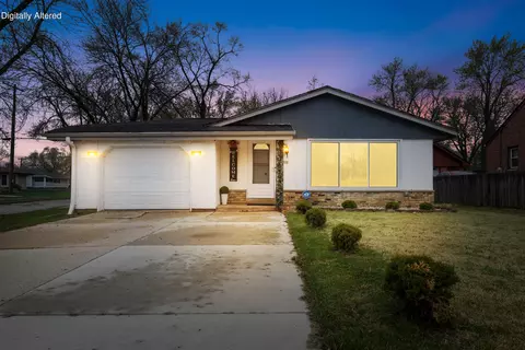 2522 W College, Milwaukee, WI 53221