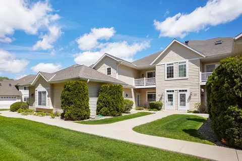 w398n5983 Autumn Woods, Oconomowoc, WI 53066