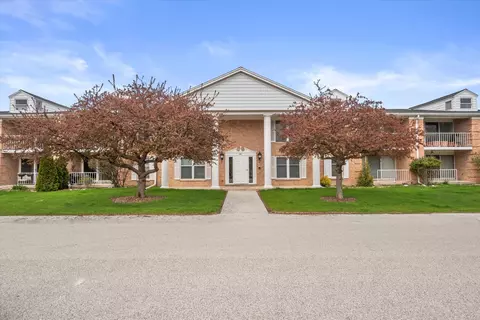 940 W Heritage #102, Mequon, WI 53092