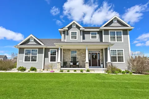 7850 W Mourning Dove, Mequon, WI 53097