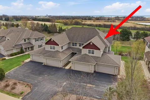 1664 New Port Vis #1664, Port Washington, WI 53074